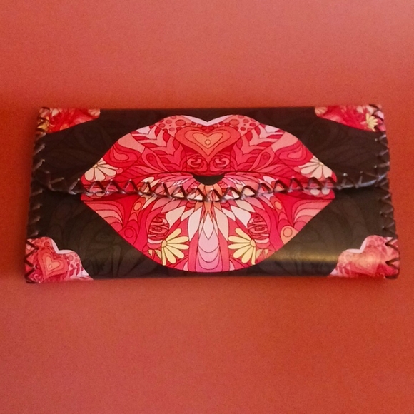 Painted LIPS Printed WALLET Hand Stitched Vegan Leather Multi compartment - Picture 2 of 7